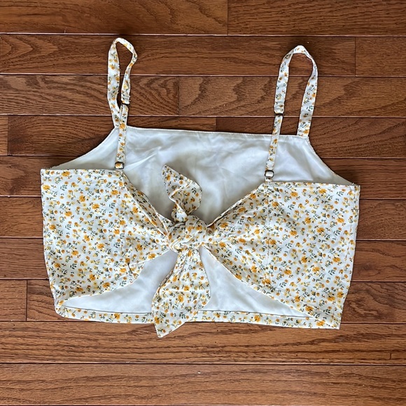 Hollister Tie Back Top NWOT - Picture 2 of 3